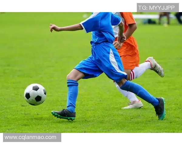 日本青训体系培养的高中足球新星崭露头角引发关注与期待