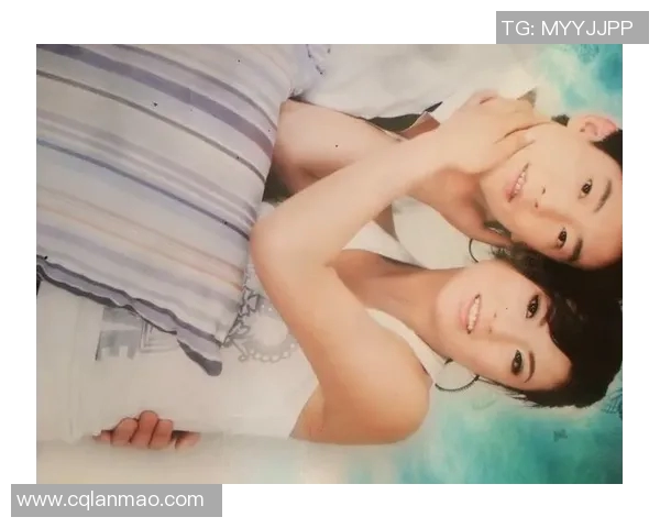 足球明星的爱情故事揭秘：他们如何选择女友与生活中的甜蜜瞬间