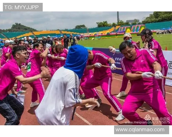 足球明星与自然亲密接触啃树皮趣味瞬间大集合